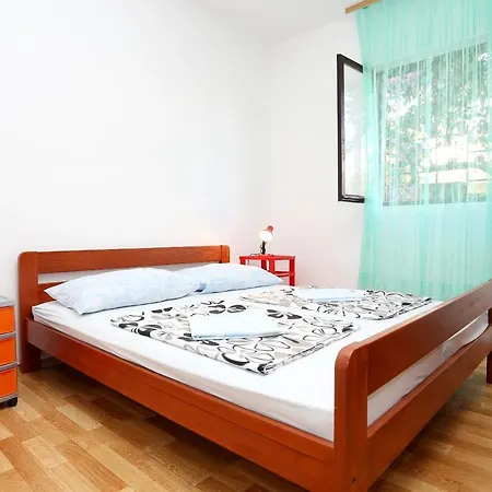 Apartment By The Sea - 10338 Rogoznica (Sibenik-Knin)