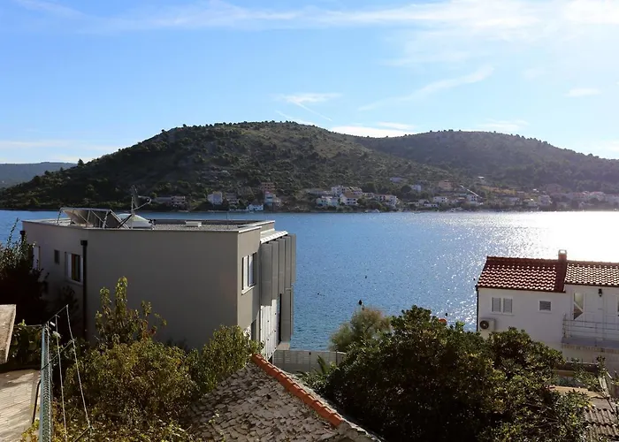 By The Sea - 10338 * Рогозница